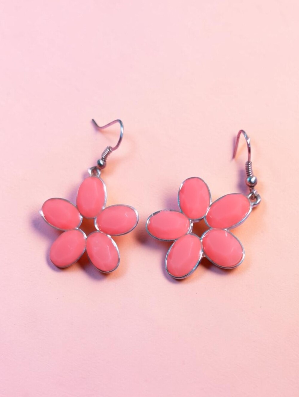 Vintage 1970s Bubblegum Pink Flower Dangle Earrings